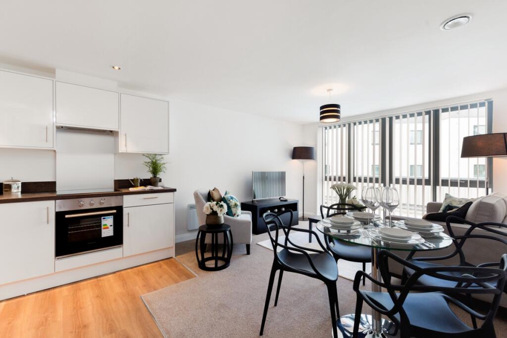 Apartment in Cheltenham, Lower High Street, St Paul’s - More