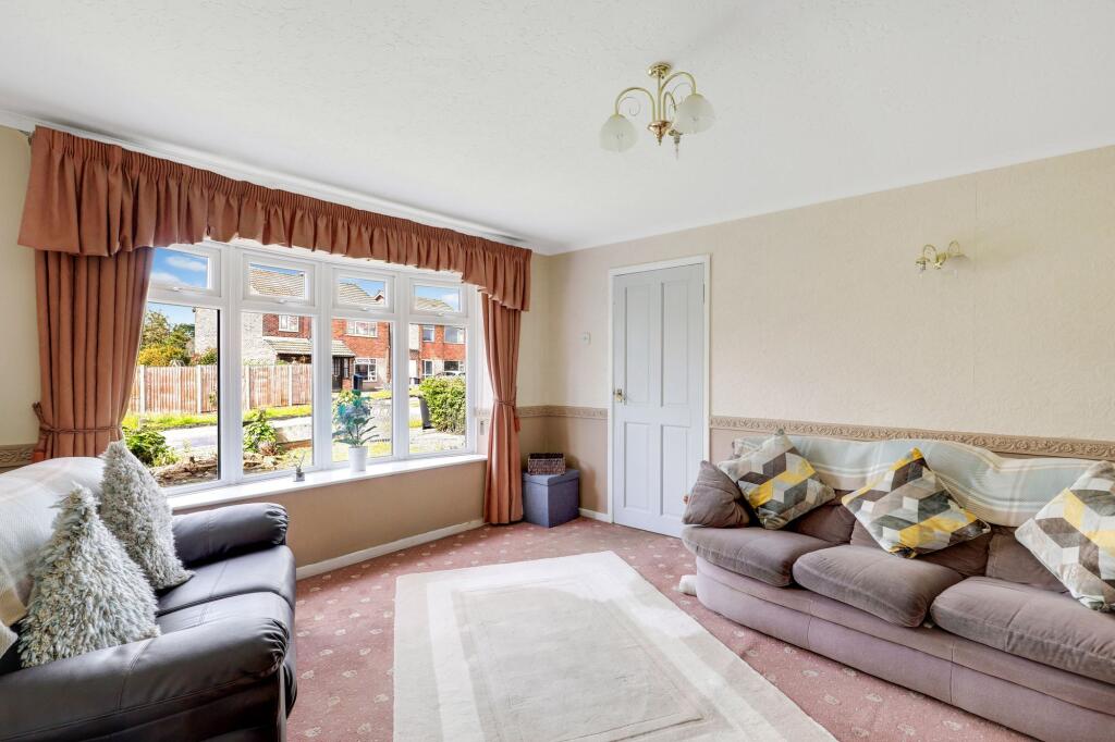 Frances Grove, Hucknall, NG15 - View 2