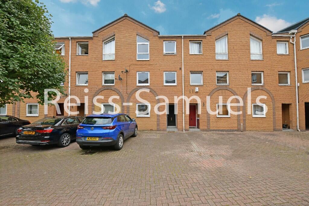 5 bedroom terraced house for rent