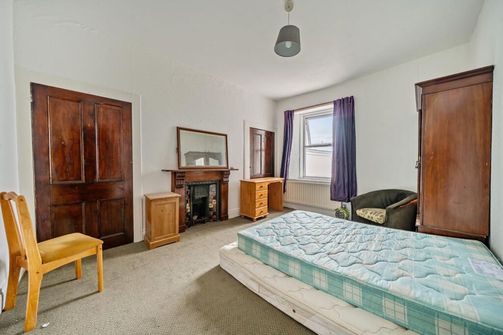 Garden Crescent, West Hoe photo 4