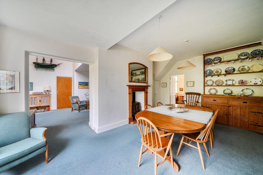 House in Croydon - More