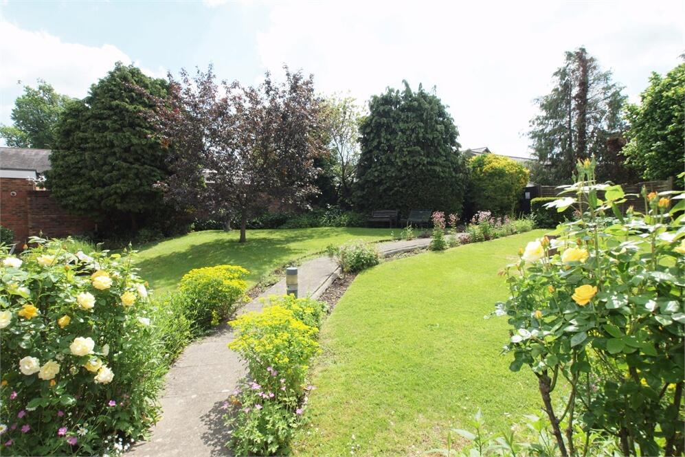 Apartment in London, Pickhurst, Hayes - View 3