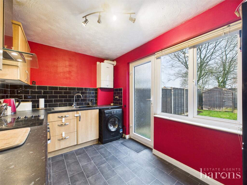 Heathfield, Basingstoke, Hampshire, RG22 photo 4