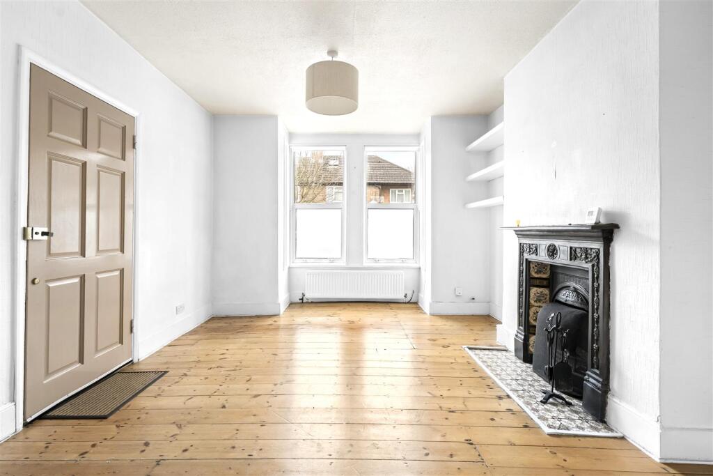 Brookscroft Road, Walthamstow, London - View 2