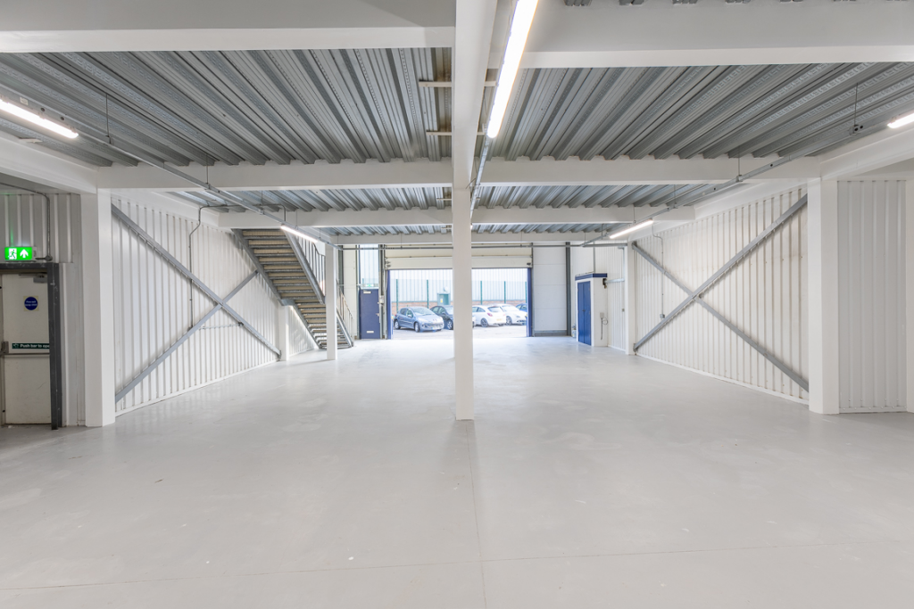 An empty arch with white lining
