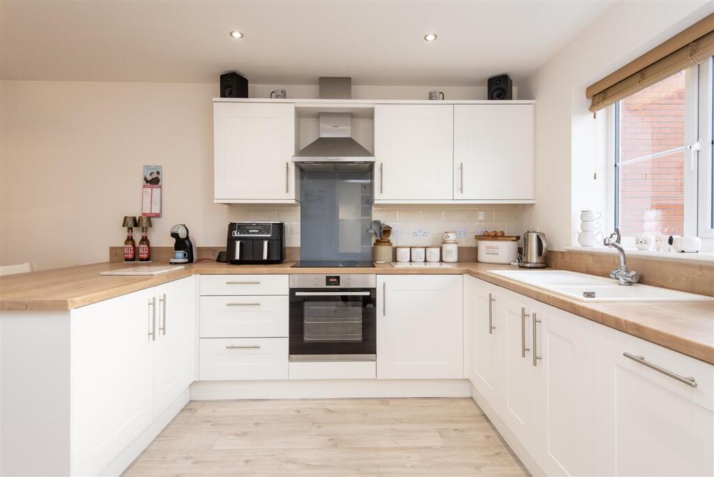 Chaffinch Way, Holbeach, Spalding photo 4