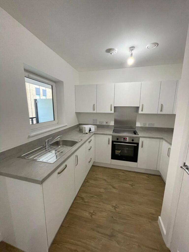 Apartment in Sutton - View 4