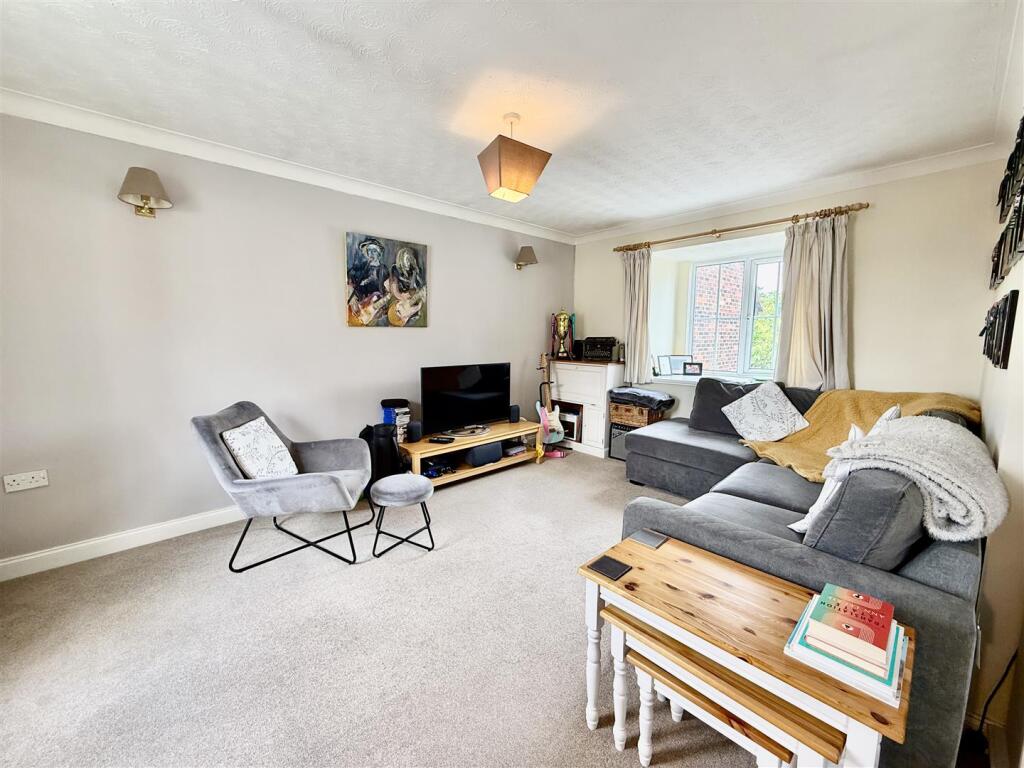 Dewell Mews, Swindon photo 4