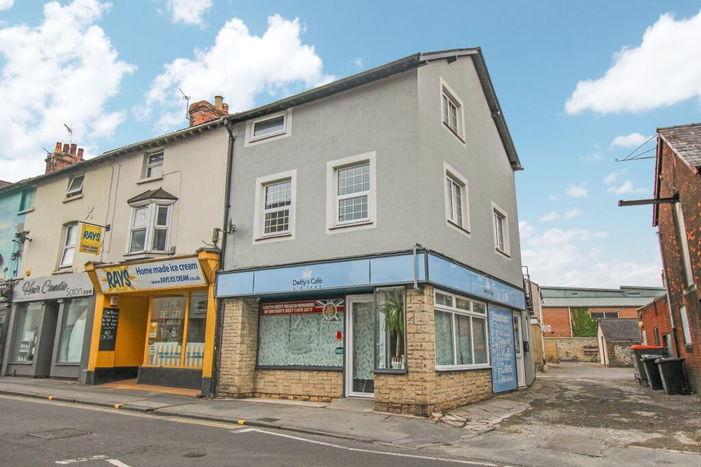 Main image of property: First Floor Flat, 64 Devizes Road, Swindon, Wiltshire, SN1 4BD