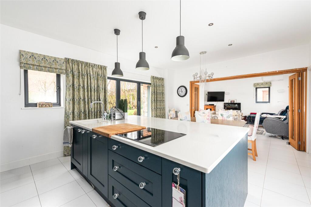 House in Milton Keynes, Monkston Park, Kents Hill, Monkston and Brinklow - More