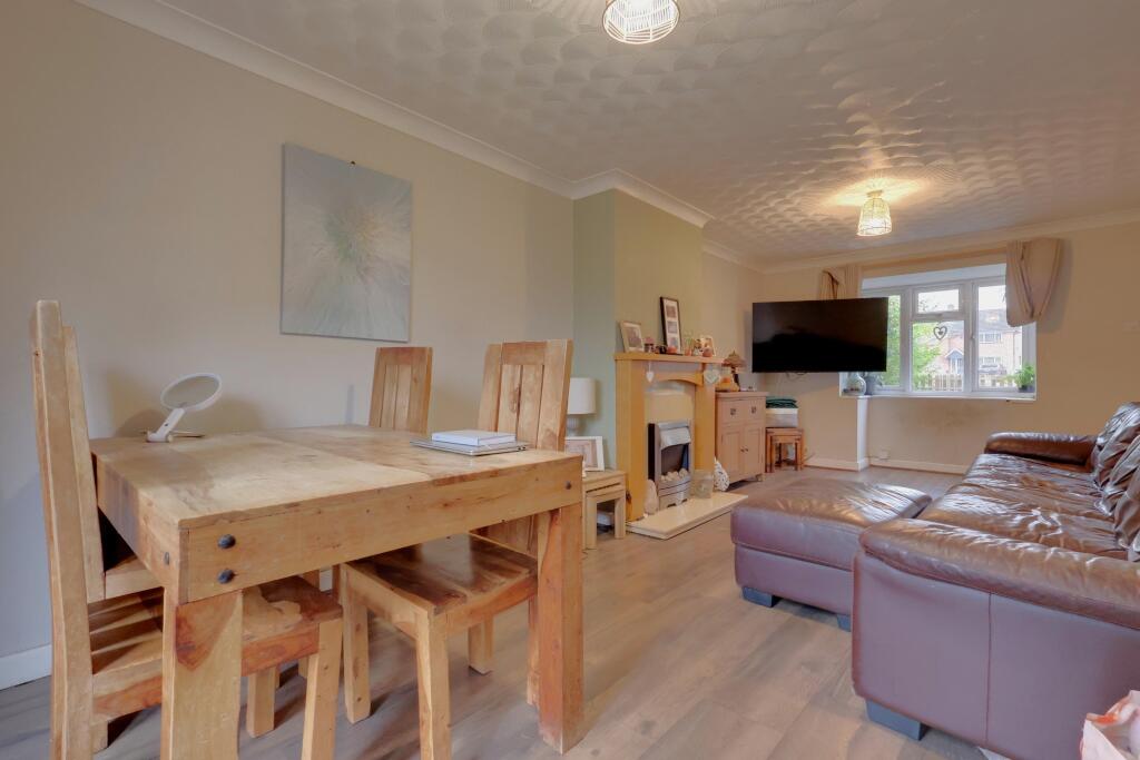 Timsbury Crescent, Bedhampton, Havant photo 3