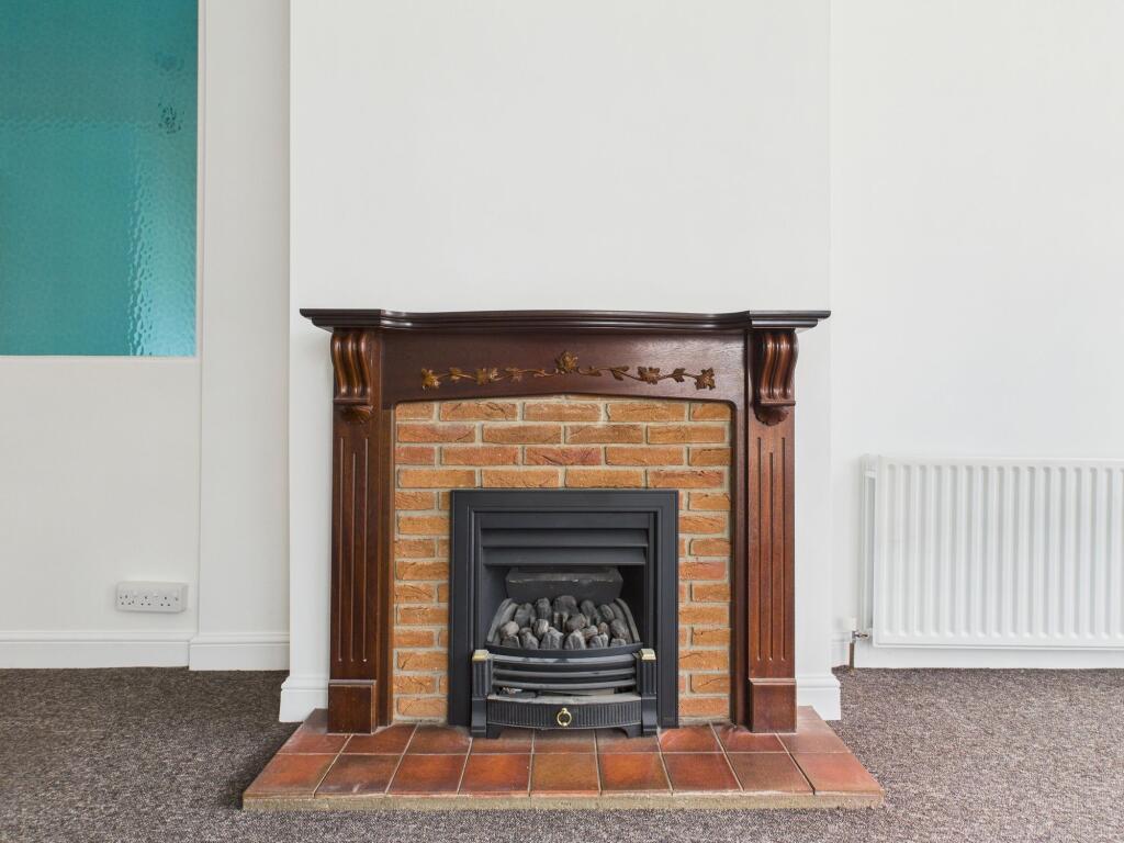 House in Nottingham, Gedling - More