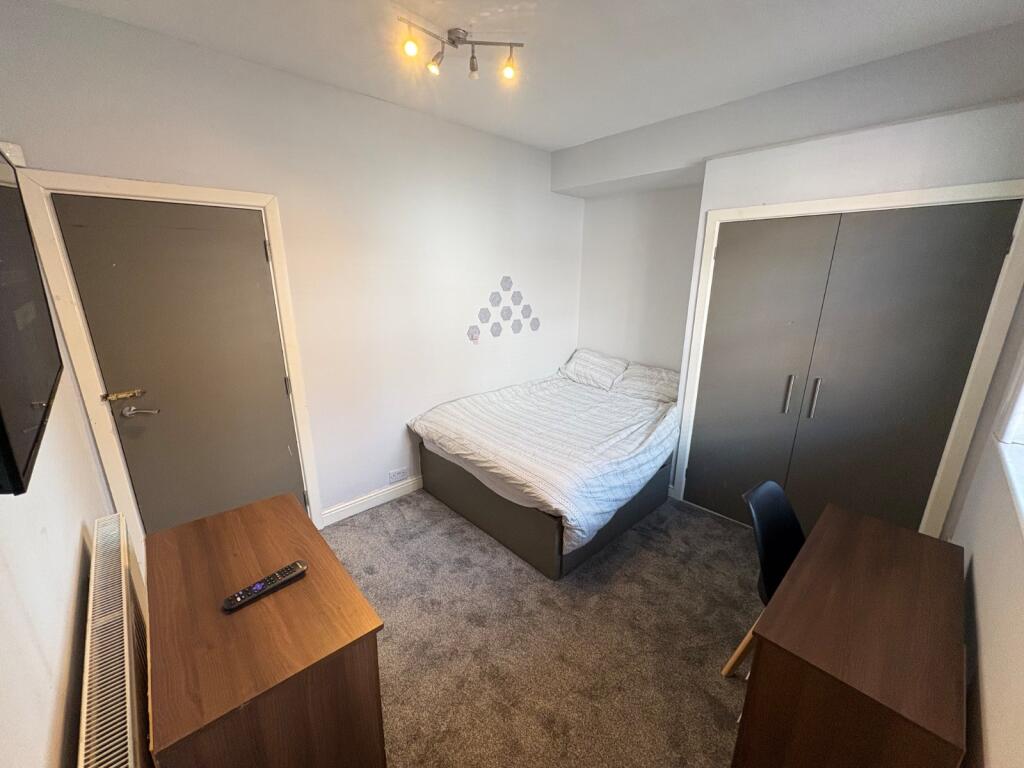 House in Leeds, Hyde Park - View 5