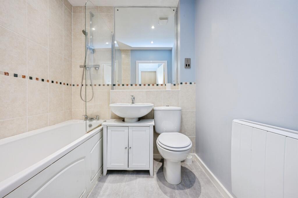 Apartment in Aylesbury, Weston Turville - More