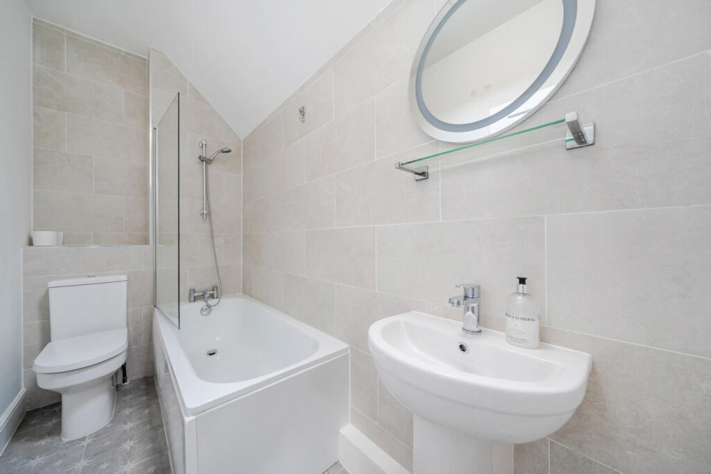 Apartment in London - View 3