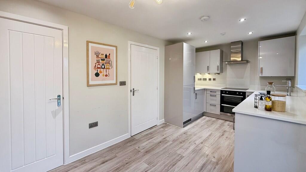 House in Warminster, Tascroft Rise, Wiltshire - More