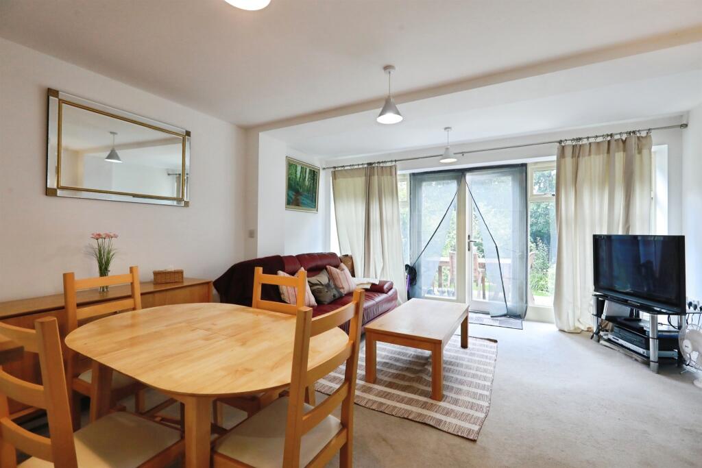 House in Gloucester - View 2