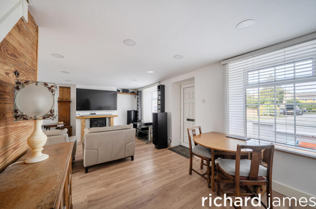Blunsdon Road, Haydon Wick, Swindon, SN25 photo 4