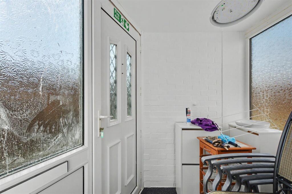 House in Nottingham, Inham Nook, Chilwell - More