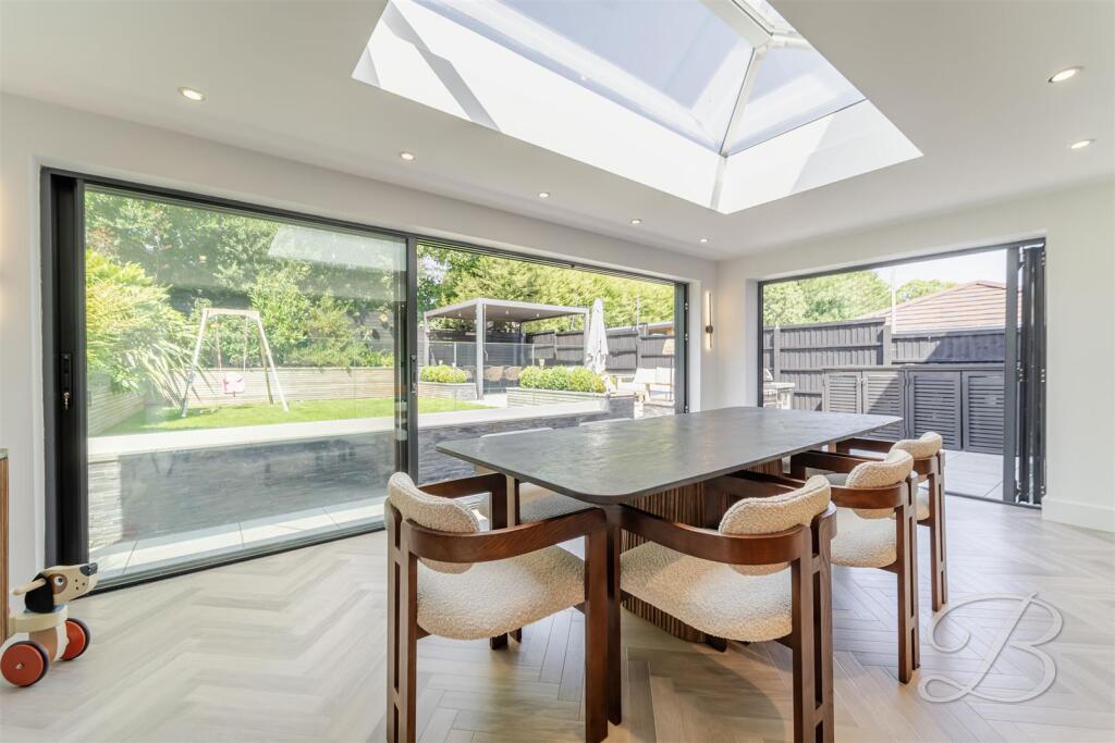Paddock Close, Mansfield - View 6