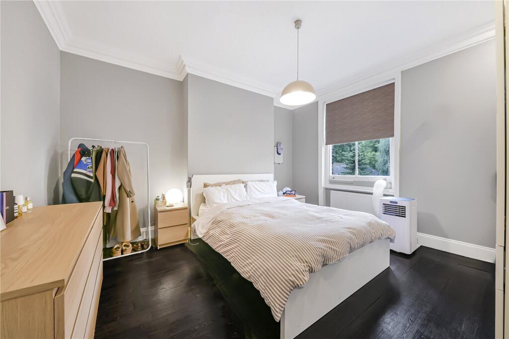 Apartment in London - More