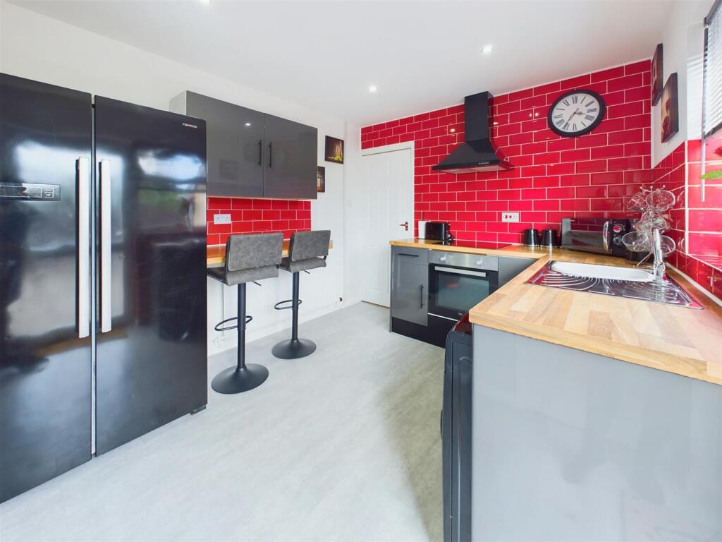 Semi-Detached House with Detached Bungalow photo 4