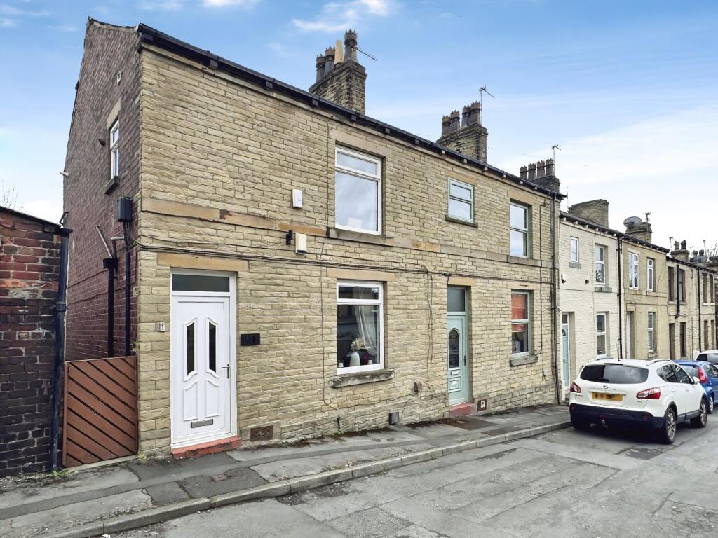 2-bed terraced on Taylor Street, Cleckheaton, BD19, £145,000