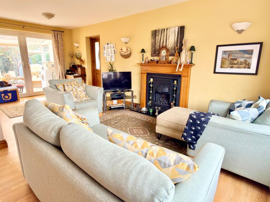 House in Gloucester - View 5