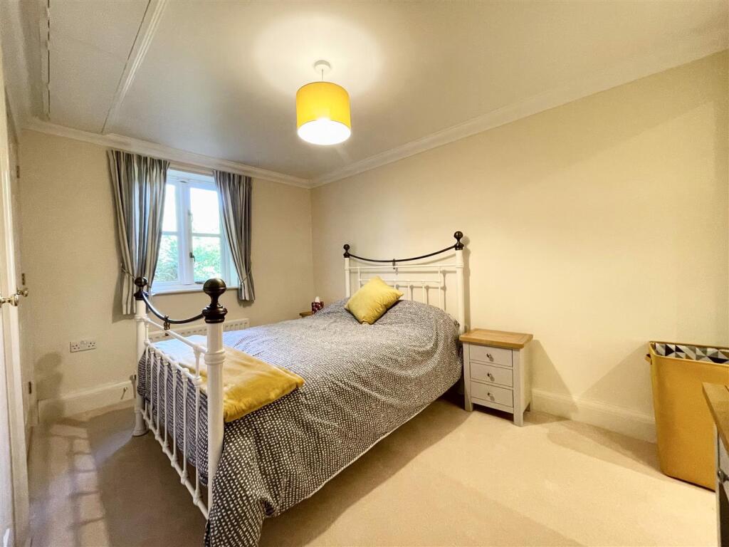 Apartment in Winchester, Northbrook, Bishop's Waltham - More