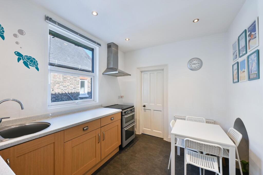 Apartment in Sutton - View 4