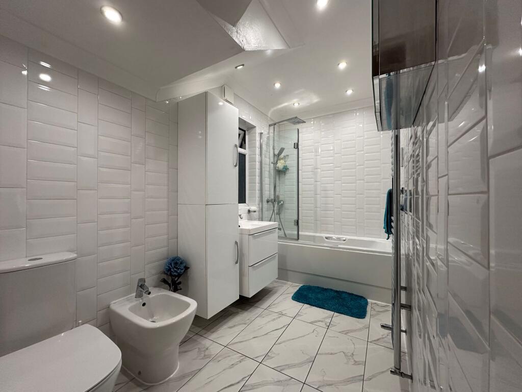 Homefield Road, Edgware, HA8 photo 4
