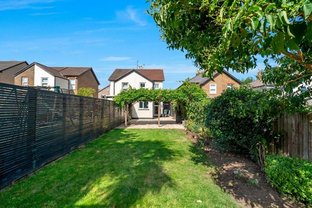 House in London, Sutton New Town, The Wrythe - More