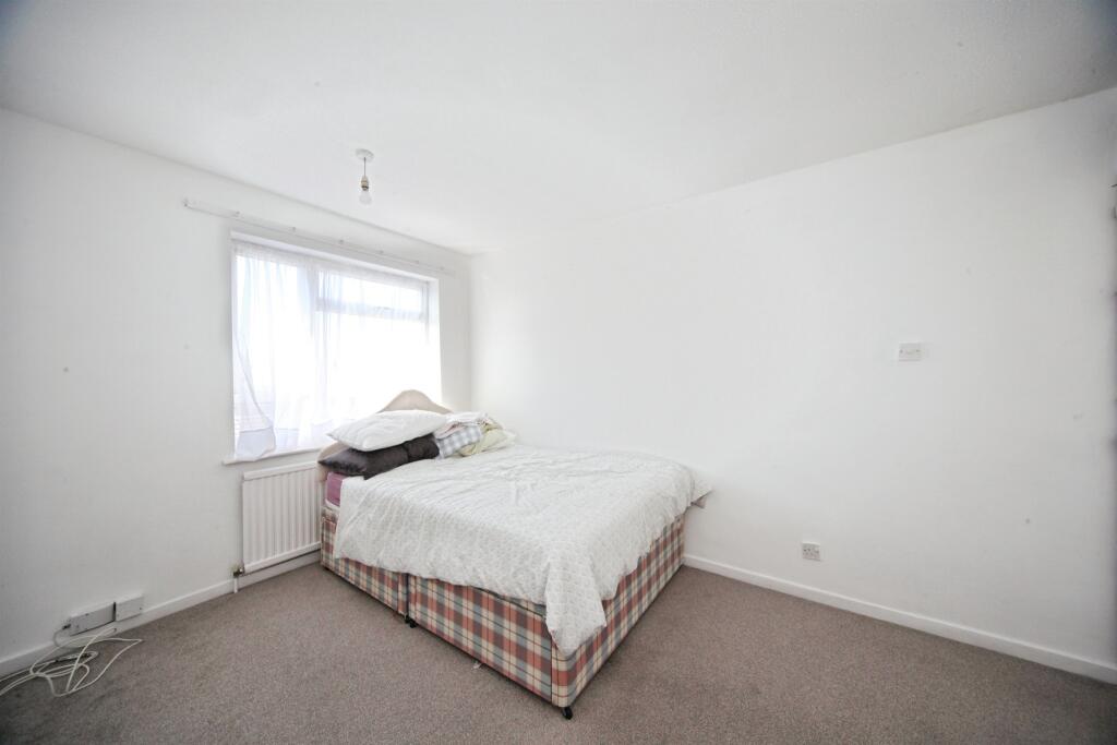 House in Luton - View 5