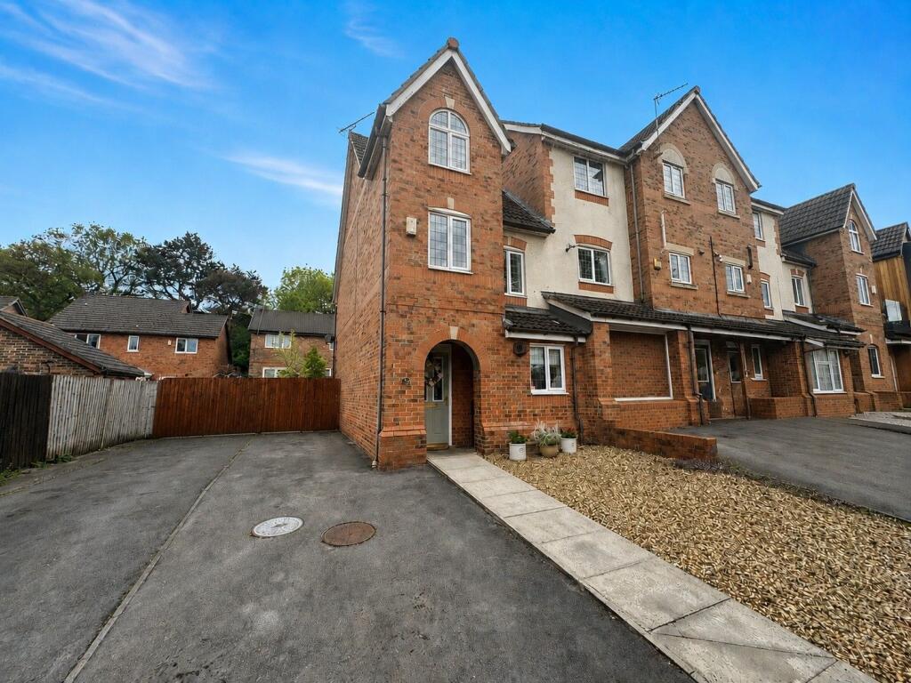 3-bed house on Northumberland Way, Sharston, Manchester, £325,000