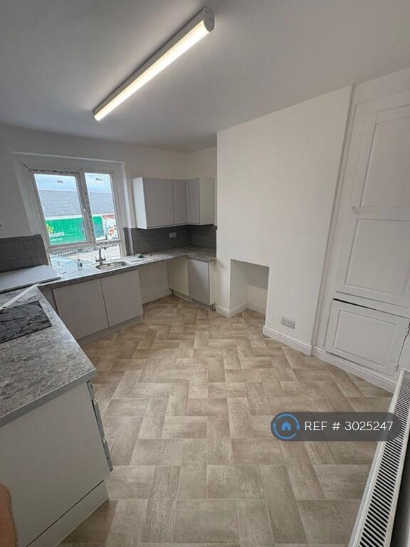 Apartment in Preston - View 4