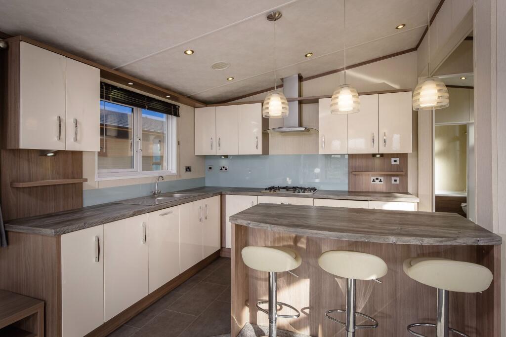 Staynall, Nr Hambleton, FY6 9DX photo 3