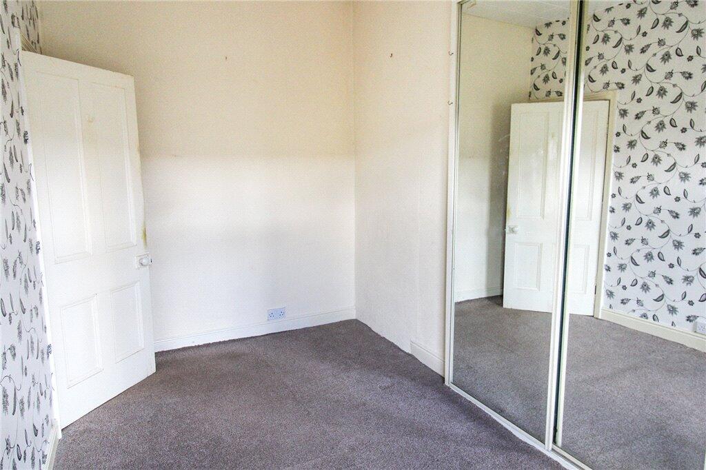 House in Bradford, Steeton with Eastburn - More