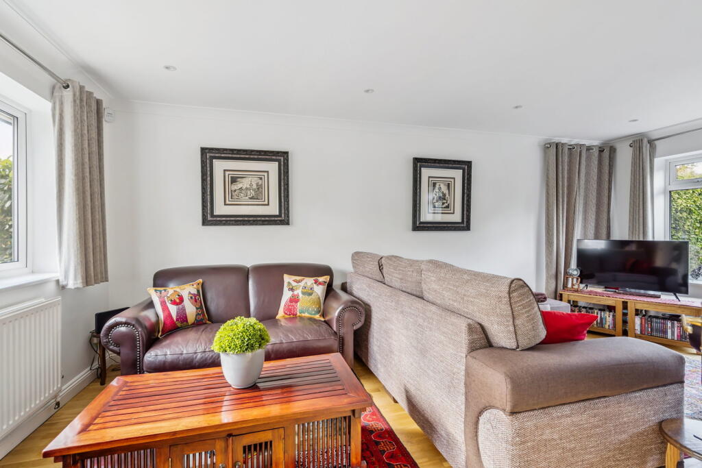 House in Three Rivers, Batchworth - More
