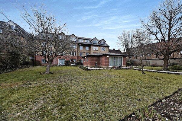Apartment in Croydon - View 5