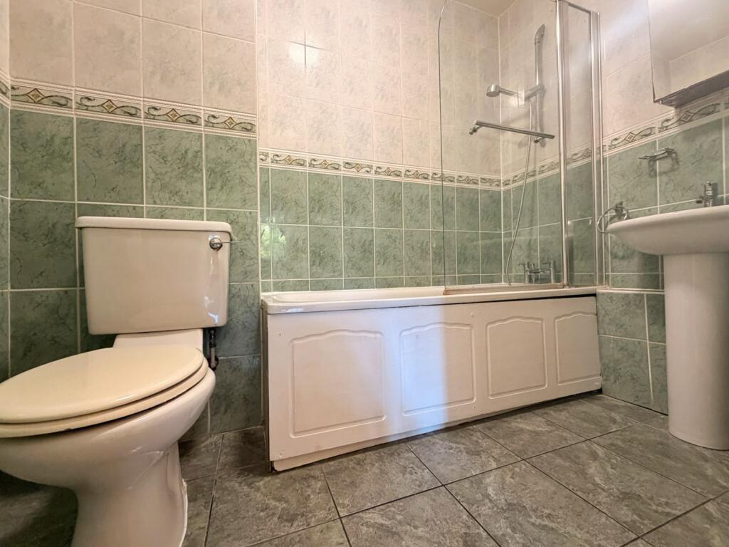 Apartment in Kingston upon Thames - More