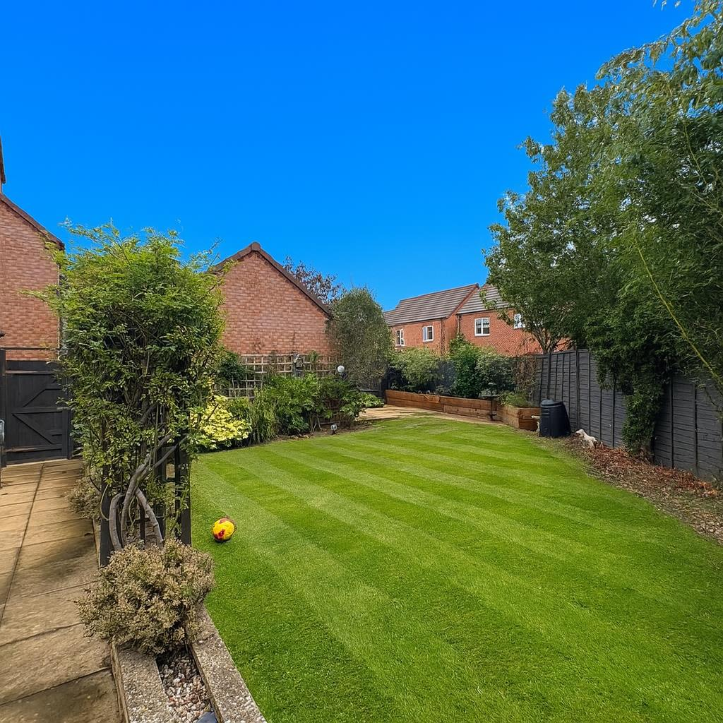 Wisteria Drive, Evesham photo 3