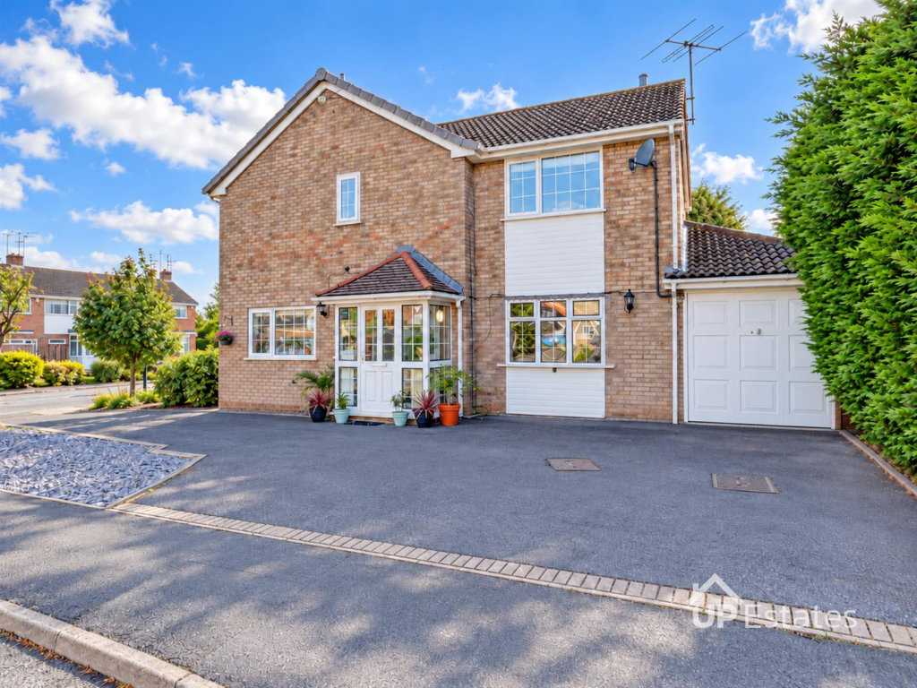 3-bed semi-detached on Newcomen Road, Bedworth, £315,000
