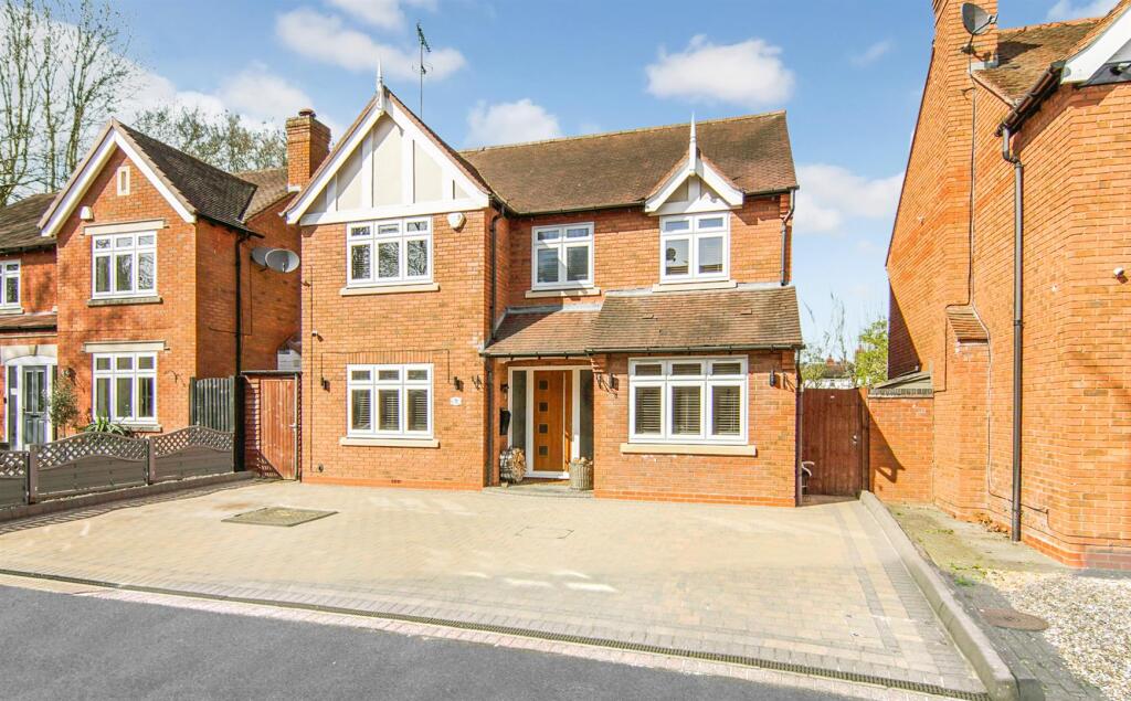 Main image of property: Lapworth Oaks, Lapworth