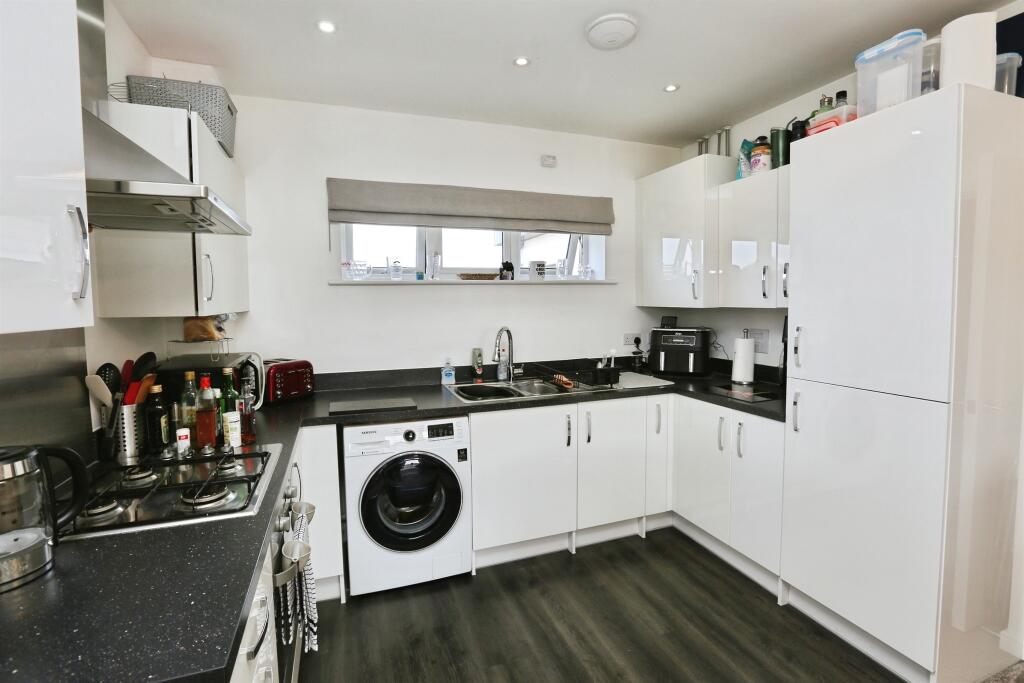Apartment in Eastleigh, Netley Hill, Hedge End - View 5