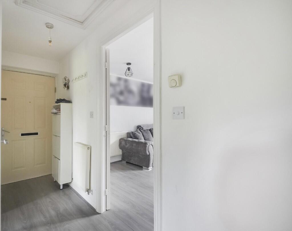 Apartment in Broxbourne, Hertfordshire - View 2