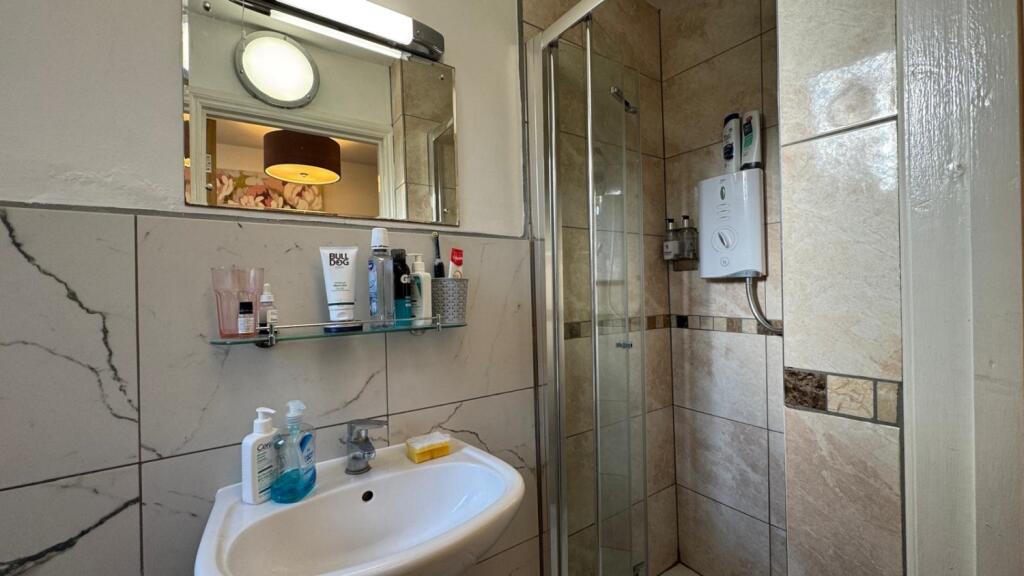 6 bedroom terraced house for rent