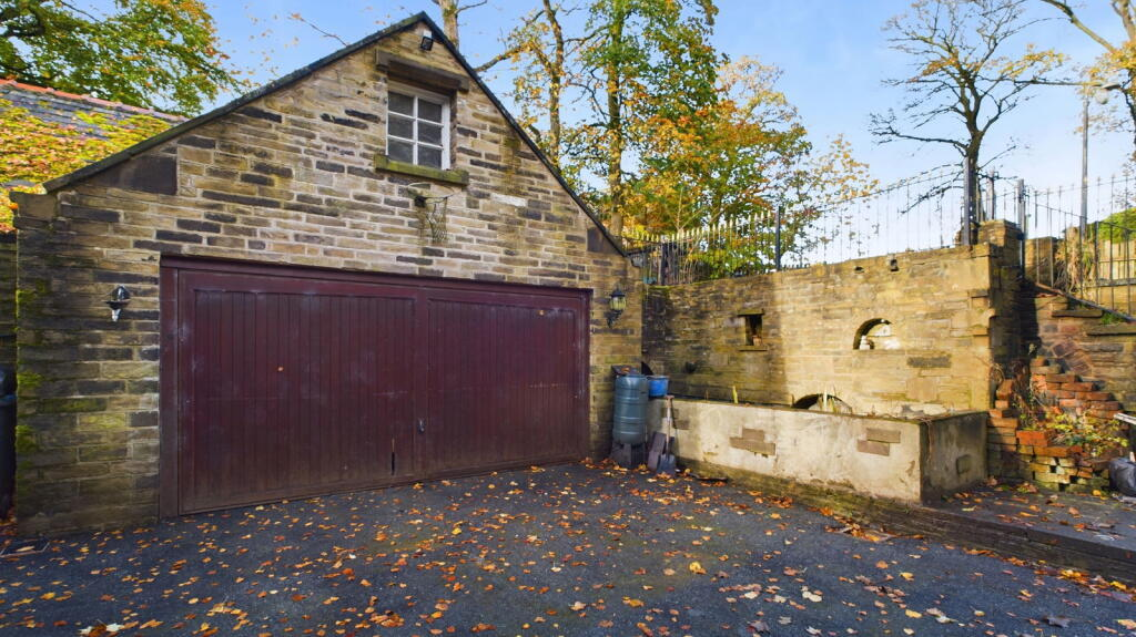 The Gables, Upper Syke, Clayton Lane, Clayton, Bradford photo 2