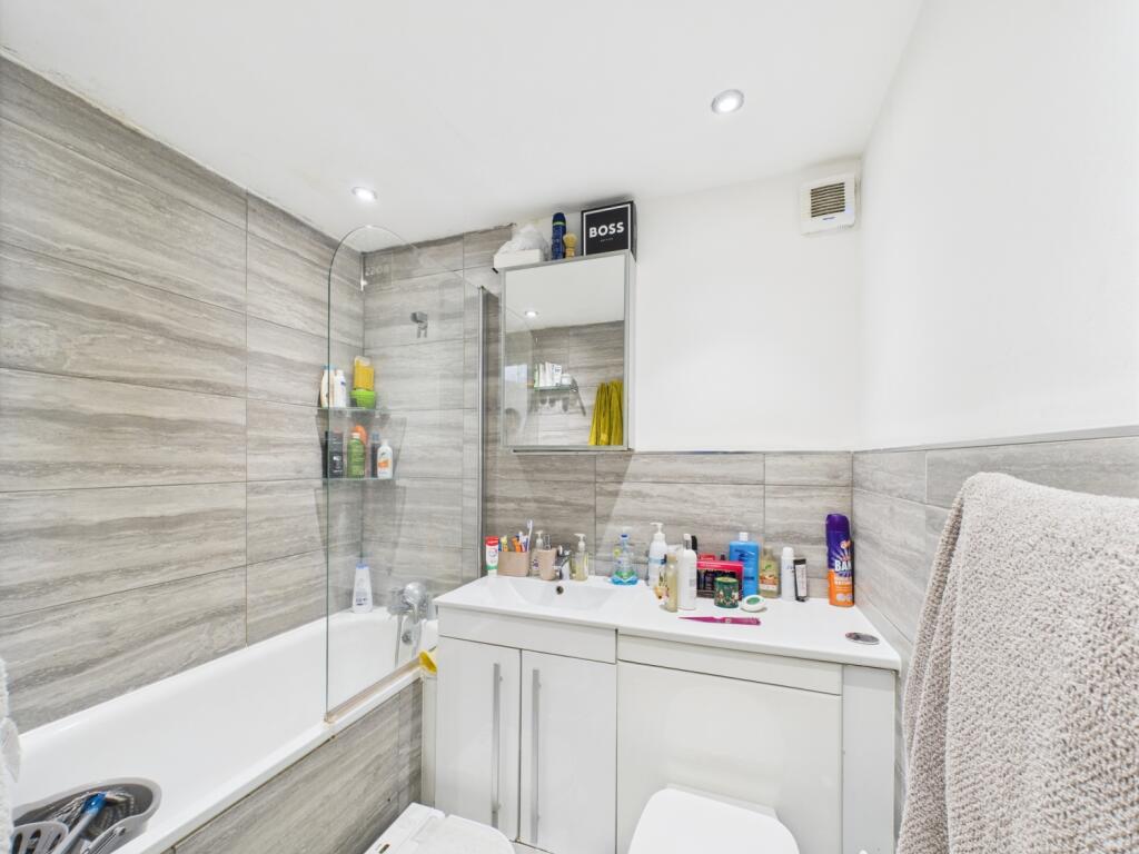 Ashmore Court, 274 Colney Hatch Lane, London, N11 - View 3