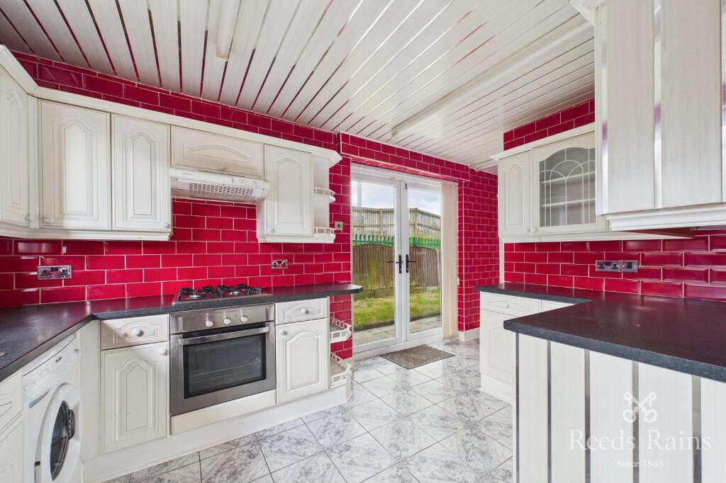 Fields Farm Road, Hyde, Greater Manchester, SK14 photo 3