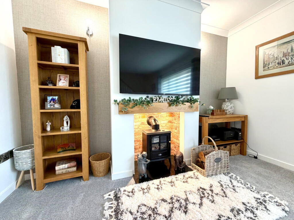 House in Barnsley, Monk Bretton - More